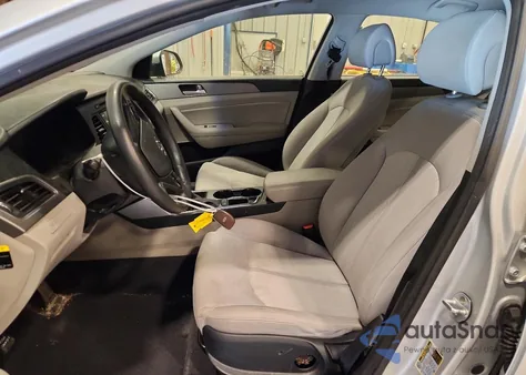 2016 Hyundai Sonata Hybrid z USA, uszkodzony, nr VIN KMHE24L16GA015503